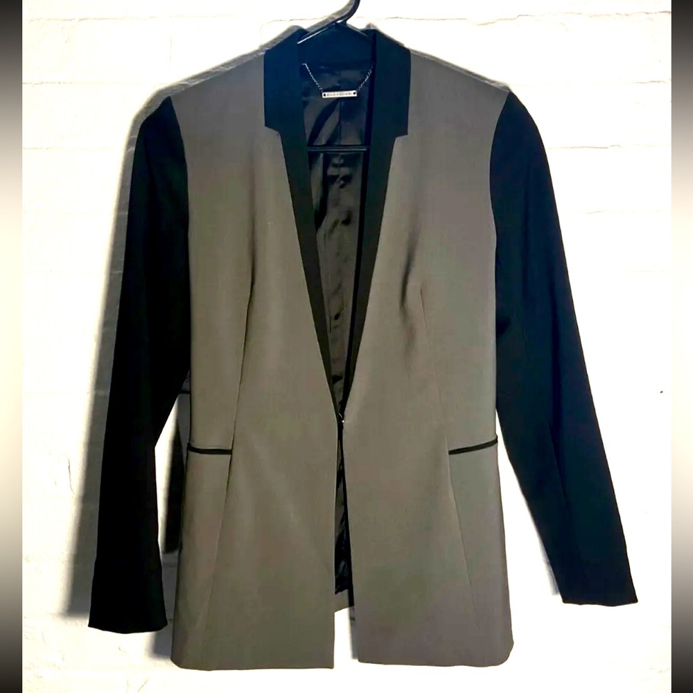 Elie Tahari Blazer. Two Tone, Structured Blazer in Green & Black